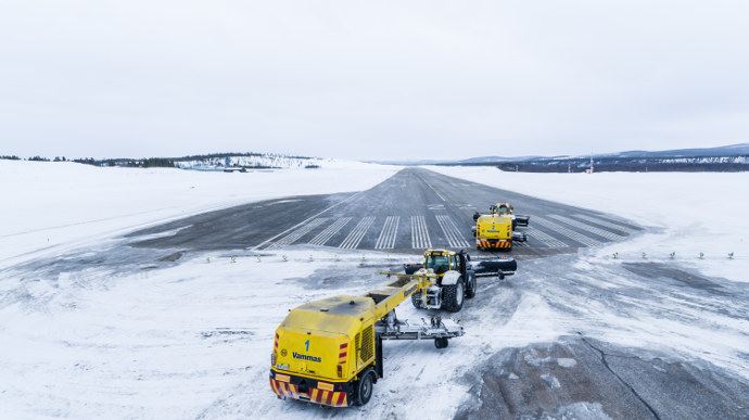 fiches_Valtra_RunwaySnowbot-4