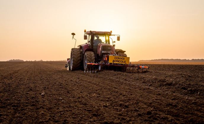 fiches_Automne_Ble_Cereales_Coucher_de_soleil_Labour_Semis_-_Credit_photo_Nadege_PETIT_agri_zoom-1