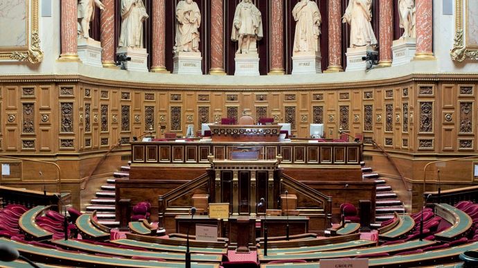 fiches_1200px-Hemicycle_Senat_France_2