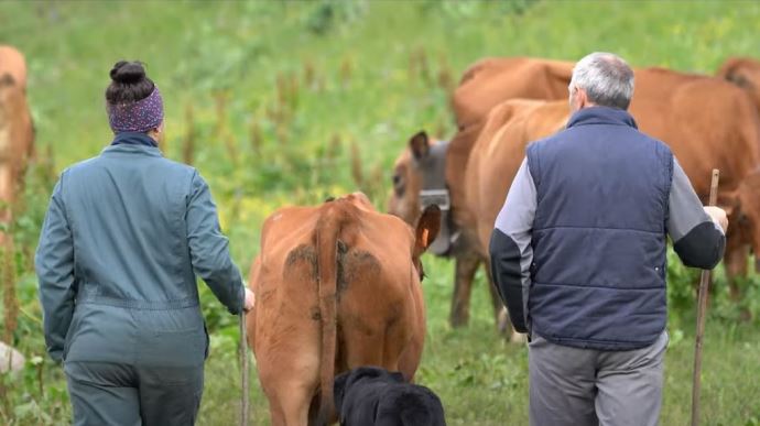 fiches_24-heures-en-alpage-avec-caroline-frison-jeune-eleveuse-de-tarines