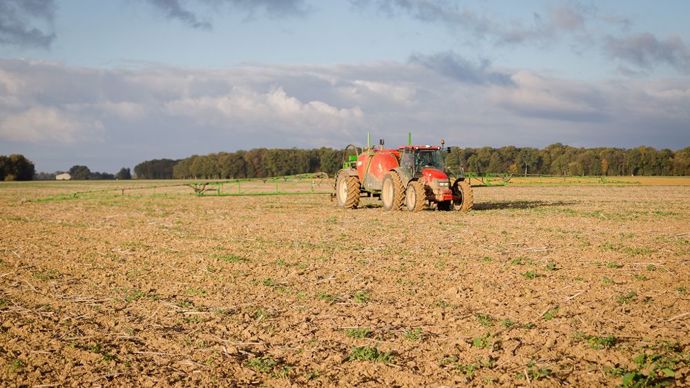717063ff-3-bruxelles-propose-de-renouveler-pour-10-ans-l-autorisation-dans-l-ue