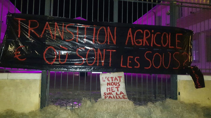 Action-symbolique-prefecture-des-landes-