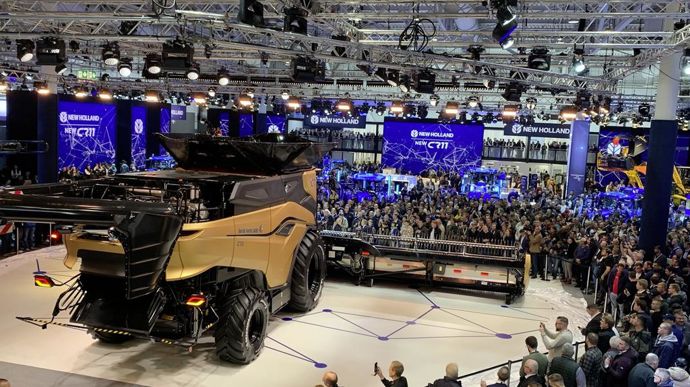 MoissonneuseCR11NewHollandAgritechnica