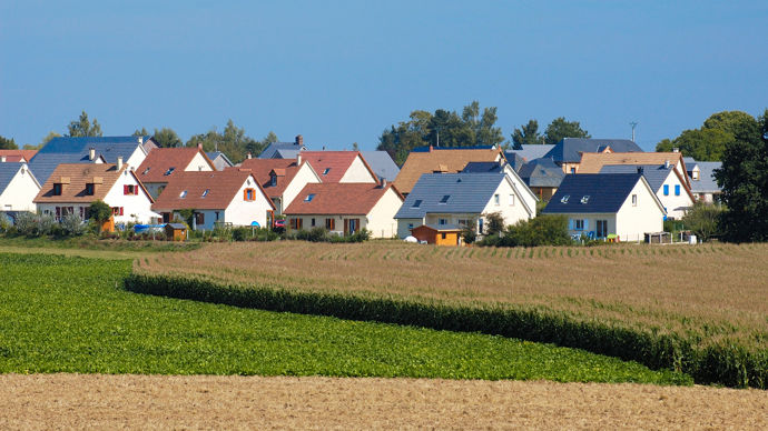 765f8582-8-dupond-moretti-dans-le-morbihan-pour-defendre-les-agriculteurs