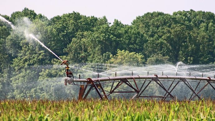 e4760750-b-l-irrigation-des-champs-avec-des-eaux-usees-appelee-a-se-developper