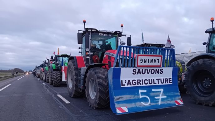 1808ba2d-2-attal-promet-d-etre-au-rendez-vous-pour-les-agriculteurs-sans-les-convaincre