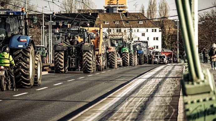 66e7f392-b-allemagne-occitanie-c-est-l-exasperation-pour-les-agriculteurs-europeens