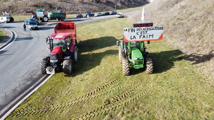 eecf73ed-5-l-etat-a-entendu-l-appel-des-agriculteurs-n-empechera-pas-les-blocages