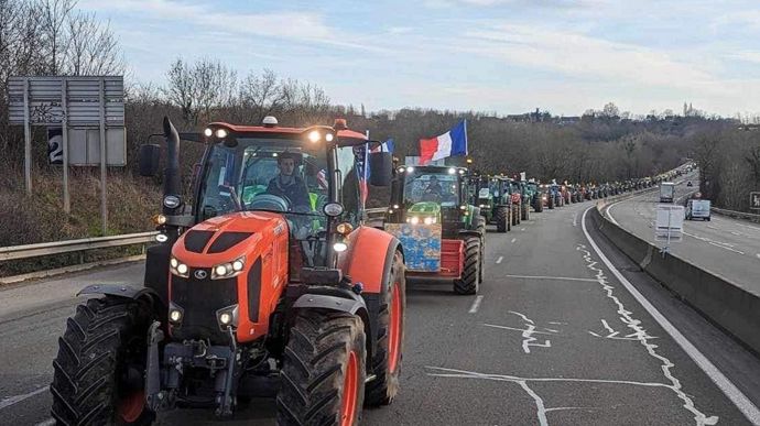 0907c729-9-appel-a-lever-les-blocages-apres-de-nouvelles-annonces-d-attal