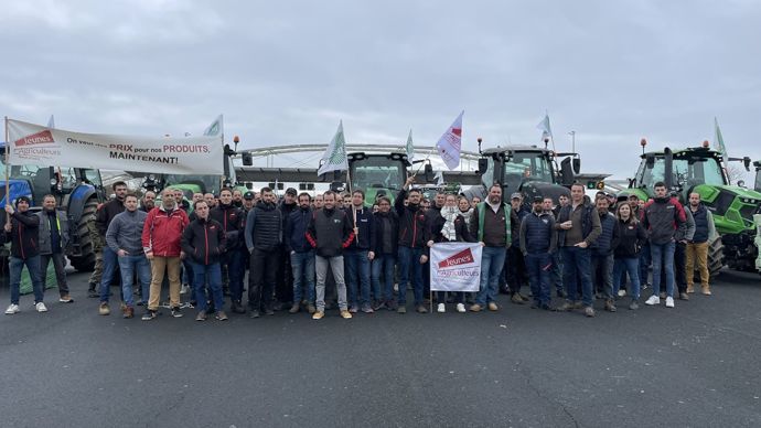 c22d5534-1-la-colere-des-agriculteurs-persiste-et-s-invite-au-sommet-europeen