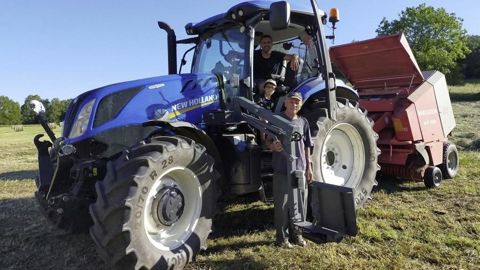 gaetan-arnaud-son-fils-et-son-pere-480x270-1