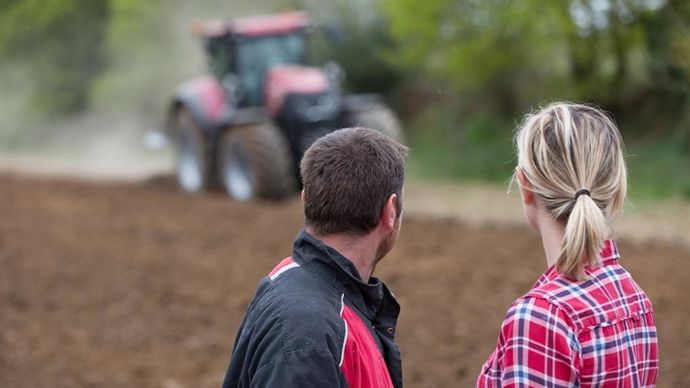 agriculteur-agricultrice-tracteurs-adobe-stock-eric