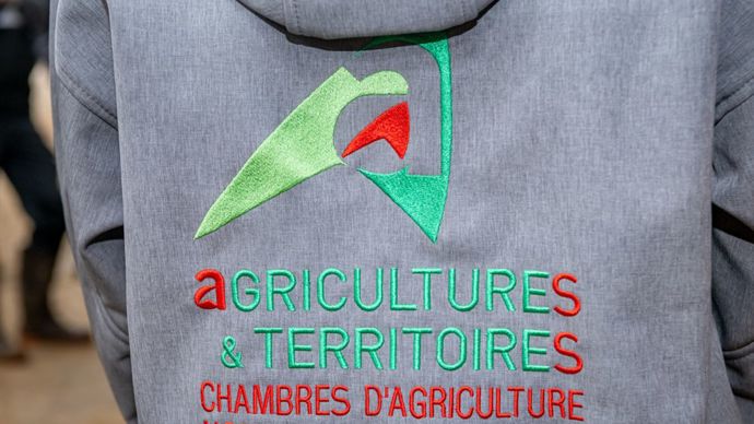 8059b364-4-la-cr-revendique-une-large-percee-apres-les-premiers-resultats-provisoires
