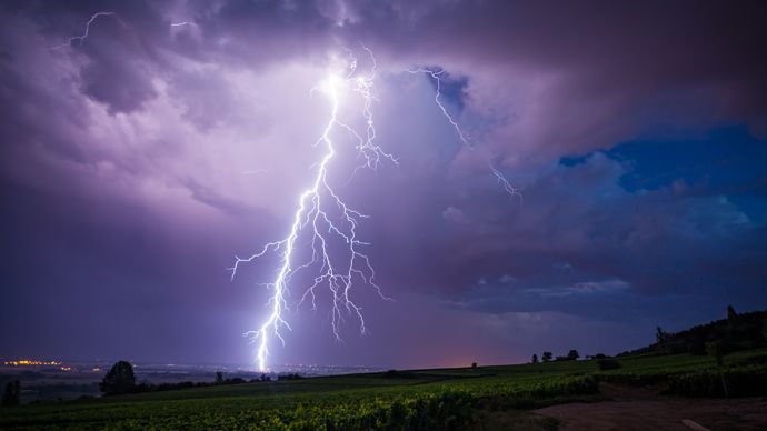 0c3c045d-c-orages-13-departements-en-vigilance-orange-mercredi