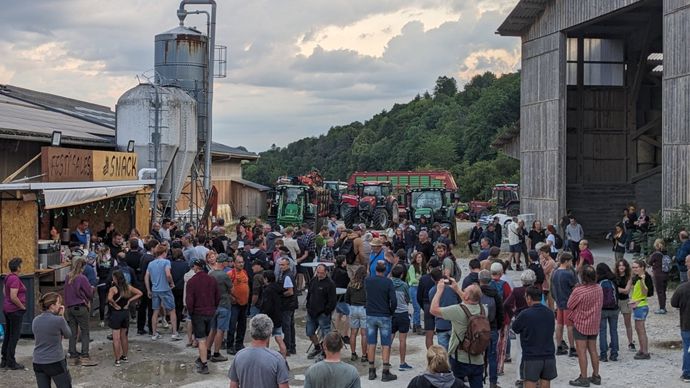 c927e2cb-9-une-ferme-bloquee-en-haute-savoie-apres-un-nouveau-cas-de-dnc