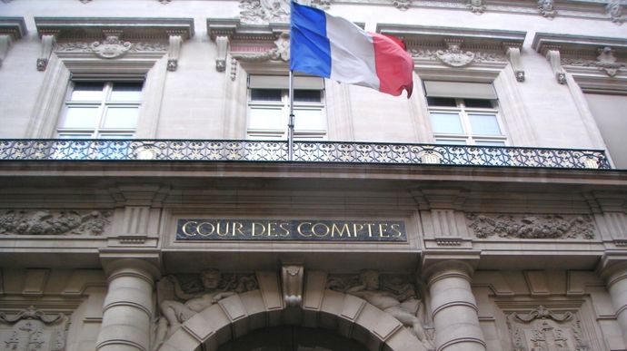 Cour_des_comptes_Paris_entrEe