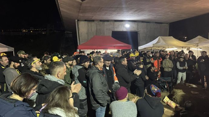 13585476-b-entre-la-dermatose-et-le-mercosur-paroles-d-agriculteurs-ecoeures