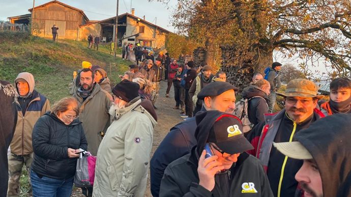 3f735d17-2-dnc-les-gendarmes-controlent-la-ferme-d-ariege-abattage-du-troupeau-a-venir