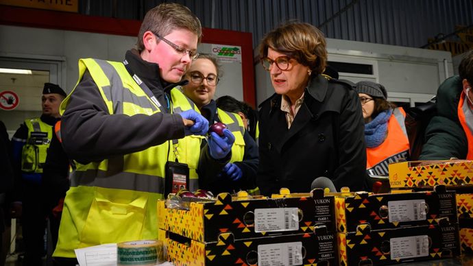 0d384824-0-la-ministre-de-l-agriculture-veut-accroitre-les-controles-des-denrees-importees