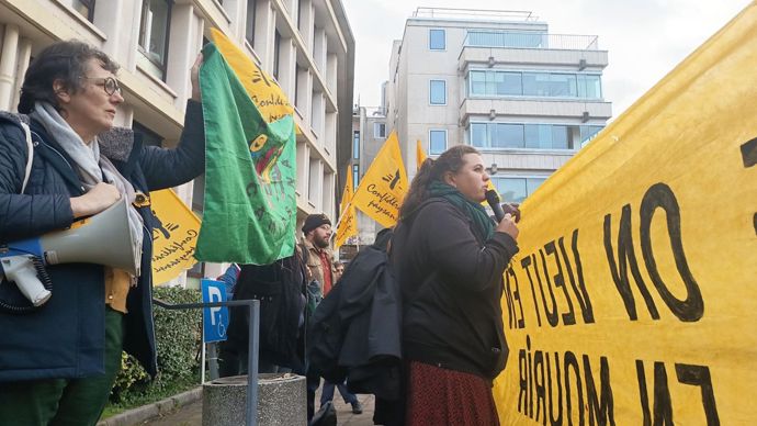 97e423ae-8-action-coup-de-poing-de-la-confederation-paysanne-au-ministere-de-l-agriculture