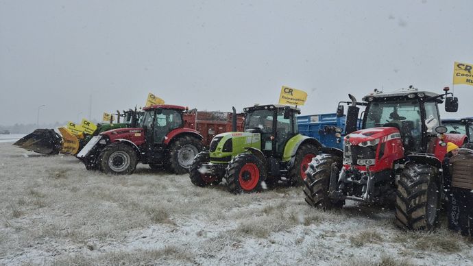 ecdcfd89-6-deplacements-de-tracteurs-interdits-jusqu-a-jeudi-dans-plusieurs-regions