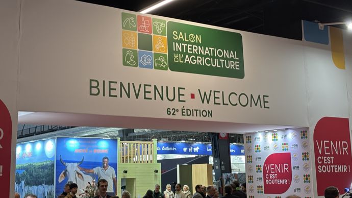 996dffa9-6-au-salon-de-l-agriculture-des-syndicats-desunis-et-un-president-mal-aime
