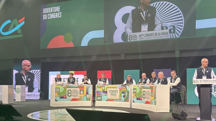 f0cfc633-4-la-fnsea-demande-une-remise-de-30-centimes-du-litre-de-gnr